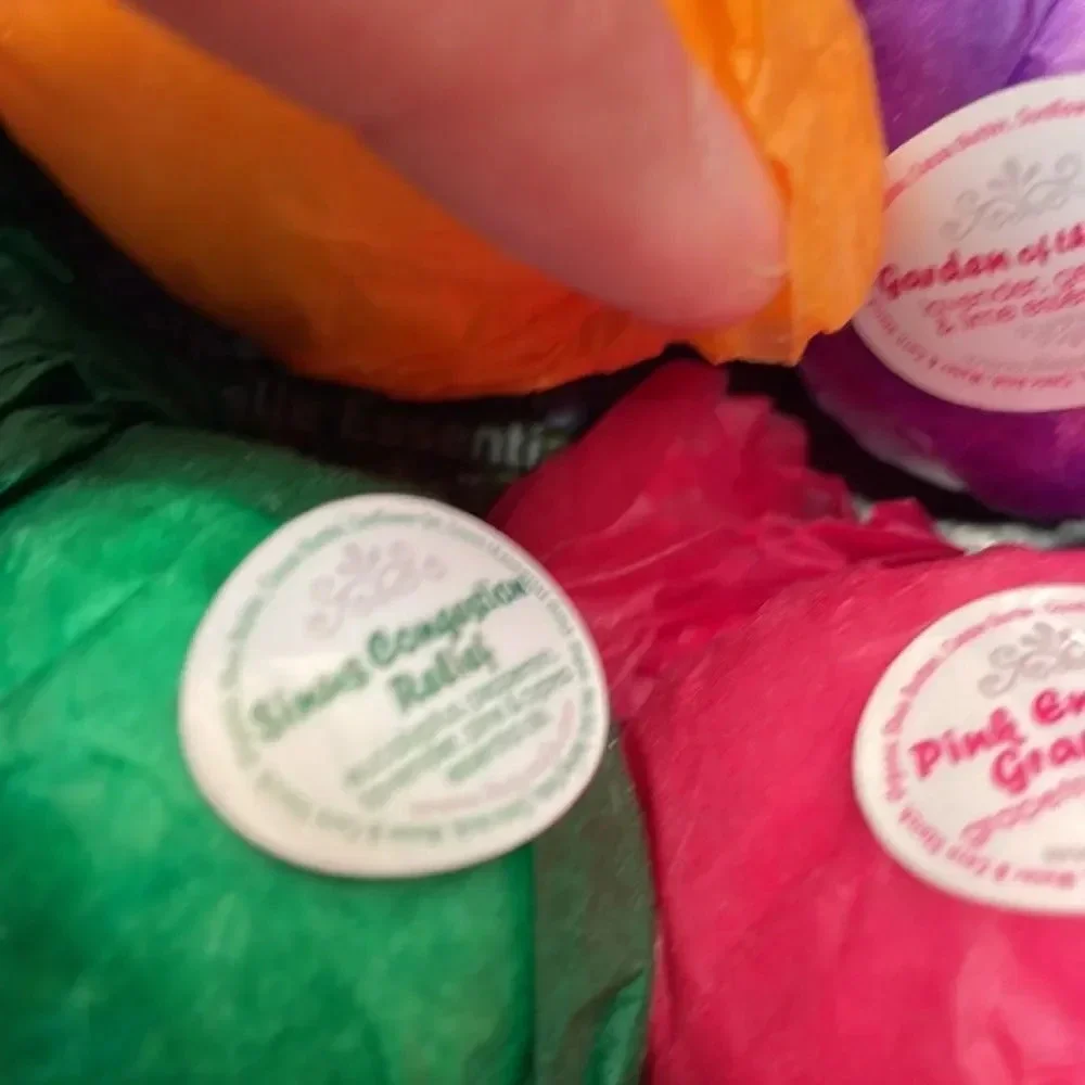 NWT Bath Bombs Aromatic Essential Oils.